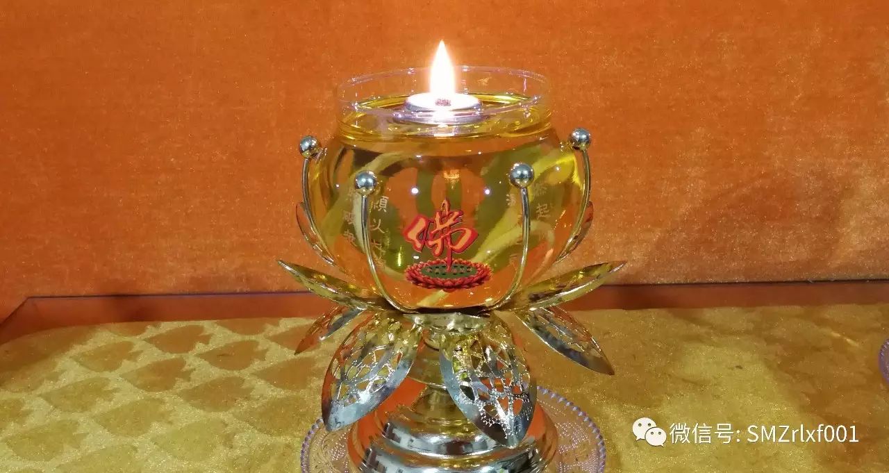 最上乘学佛一百问 55、[ 佛灯与佛堂两边的蜡烛灯是不是一回事？]插图3